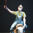Maler auf Bockleiter